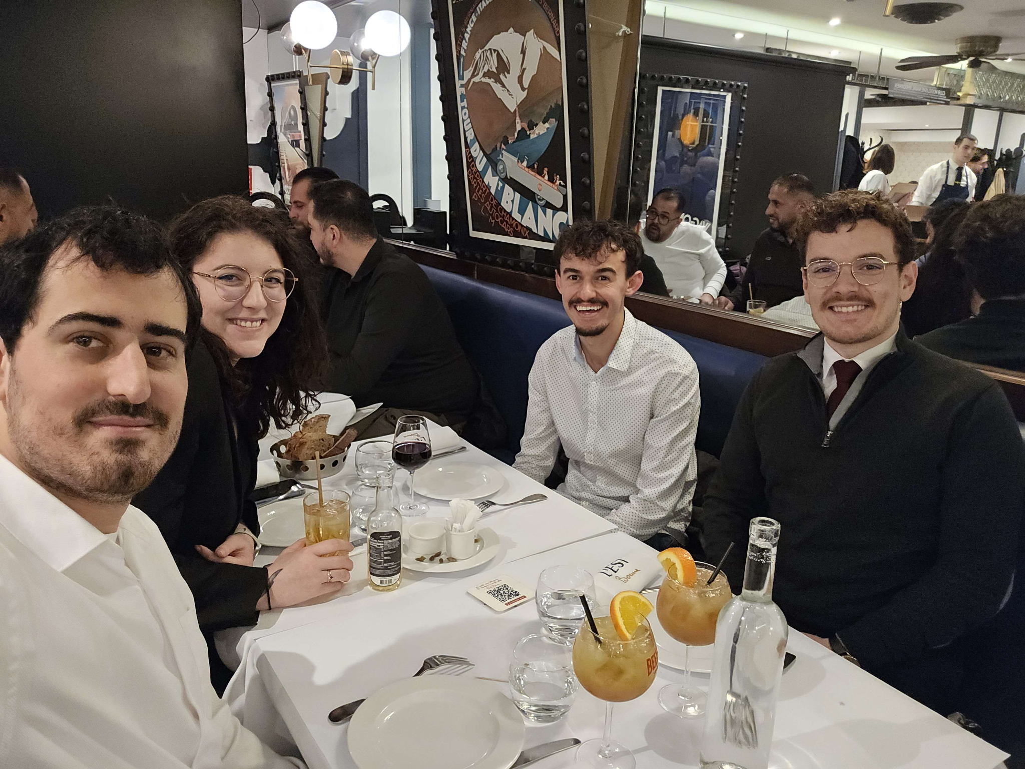 L'équipe Celestale réunie autour d'un dîner